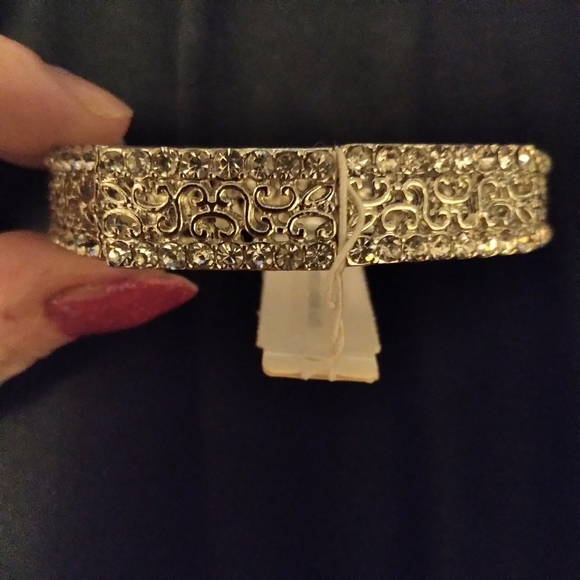 Two sparkly NY&Co bracelets - Picture 3 of 6